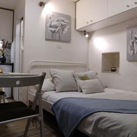 Tiny Studio In City Center Stone House Сплит Екстериор снимка